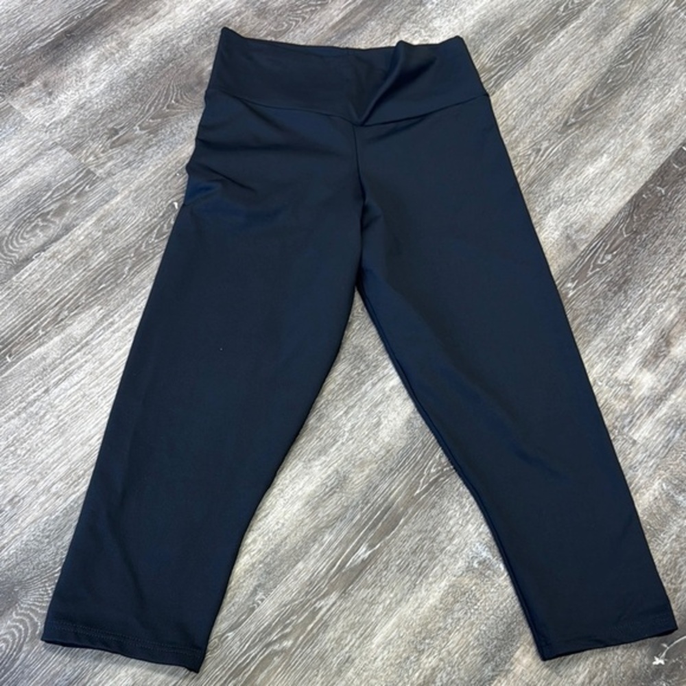 Mondor Women’s Black Capris